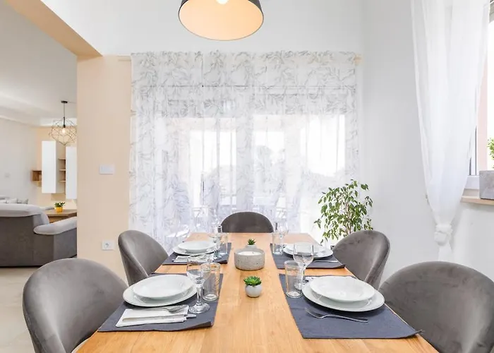 Elfi Вілла Пула